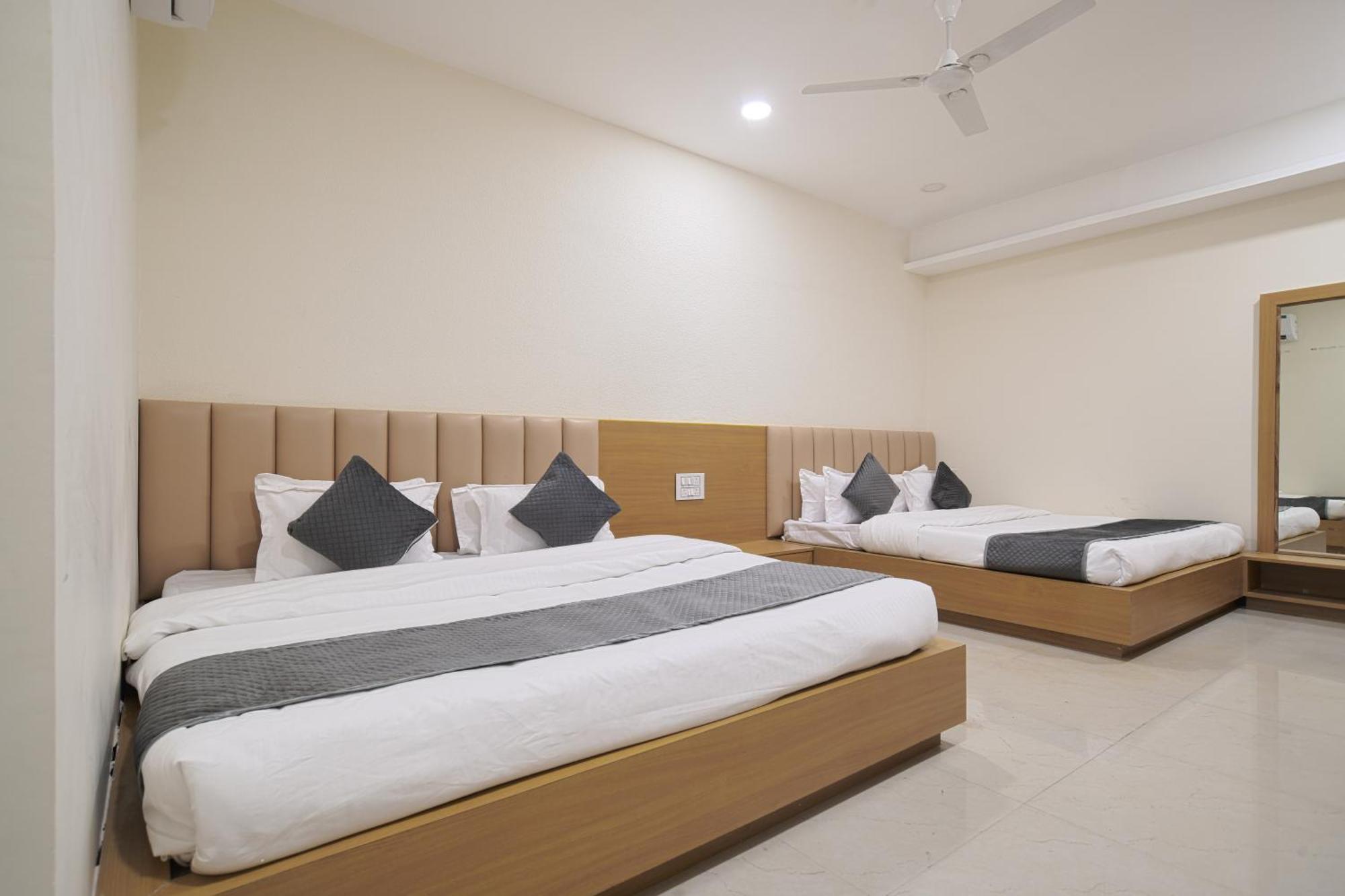 Hotel Shivlok Ujjain Kamer foto