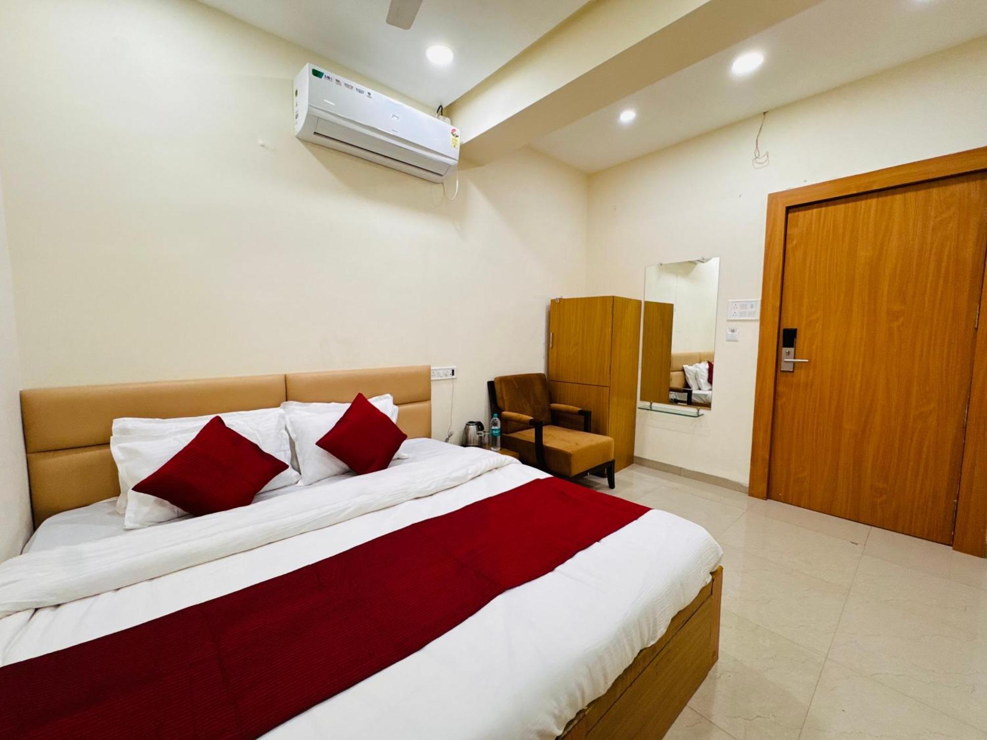 Hotel Shivlok Ujjain Buitenkant foto
